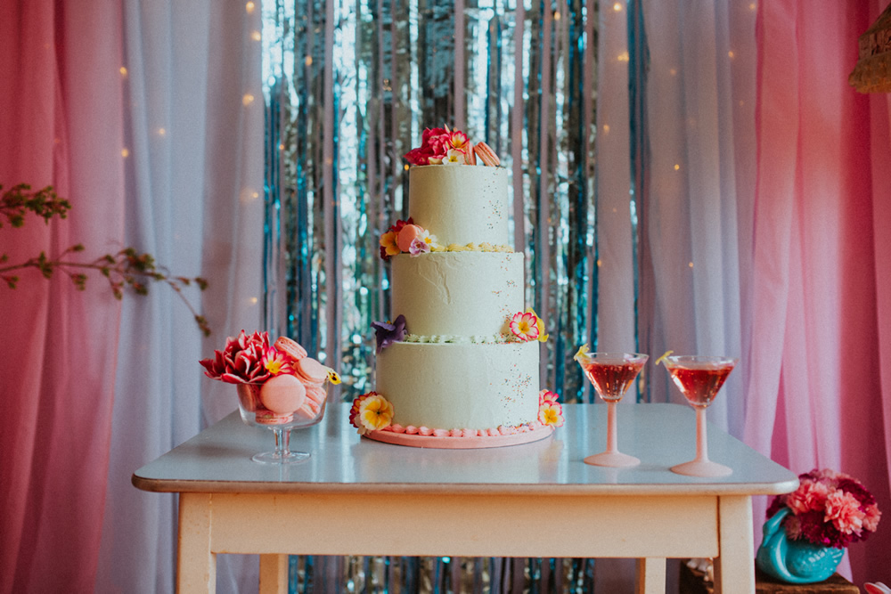 Edible flowers on wedding cake and in wedding cocktails