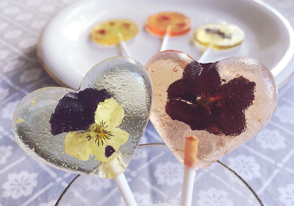 Edible flower lollipops with violas