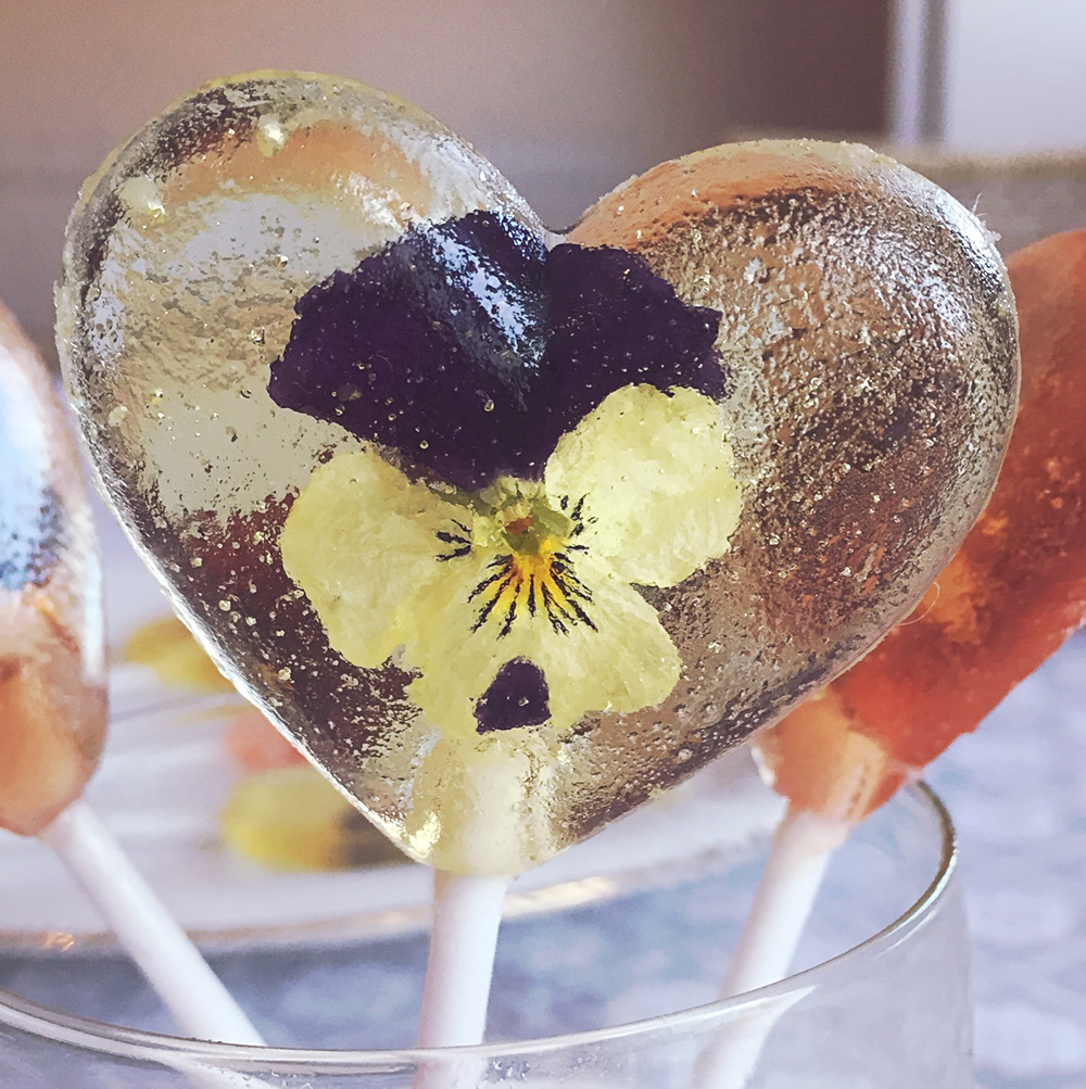 Edible flower lollipops with violas